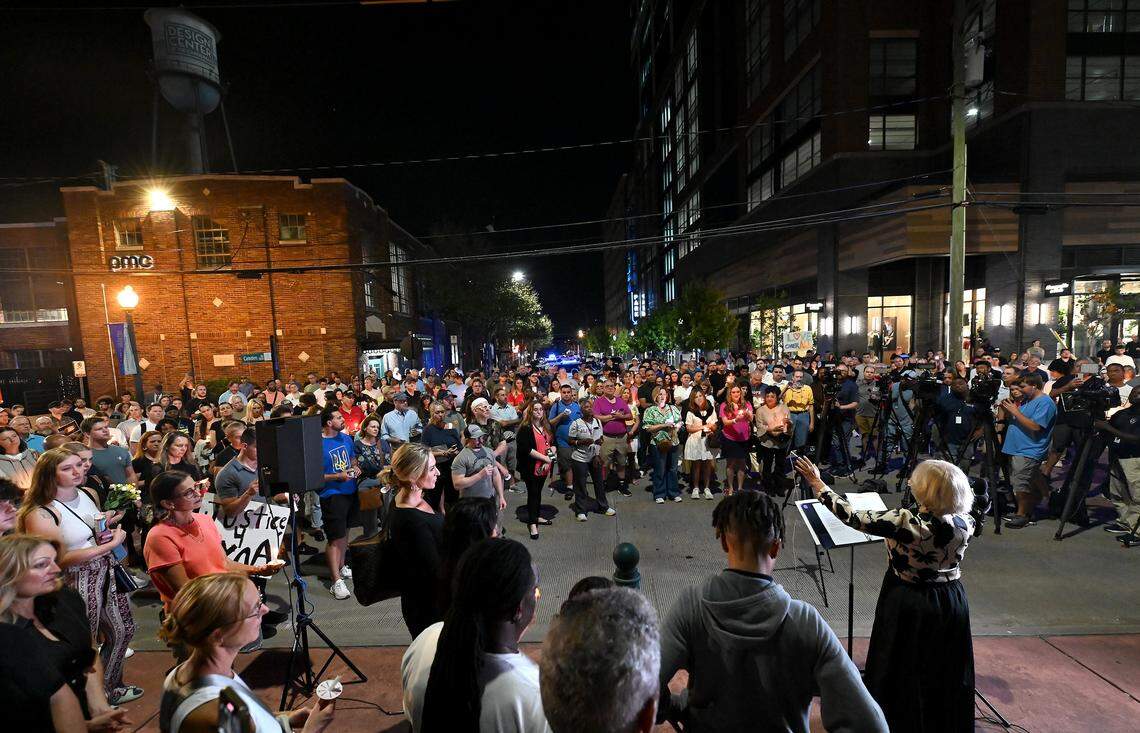 Tatyana Thulien sings Amazing Grace during a memorial service for Iryna Zarutska who was stabbed to death while riding the Charlotte Lynx Blue Line in Charlotte, NC on Friday, August 22, 2025. Zarutska was a 23-year-old Ukrainian refugee.