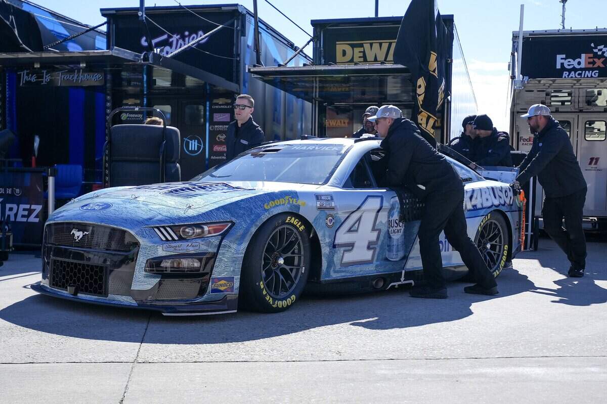 Mar 18, 2023; Hampton, Georgia, USA; NASCAR Cup Series driver Kevin Harvick (4) is pushed to the grid during qualifying at Atlanta Motor Speedway. Mandatory Credit: David Yeazell-USA TODAY Sports