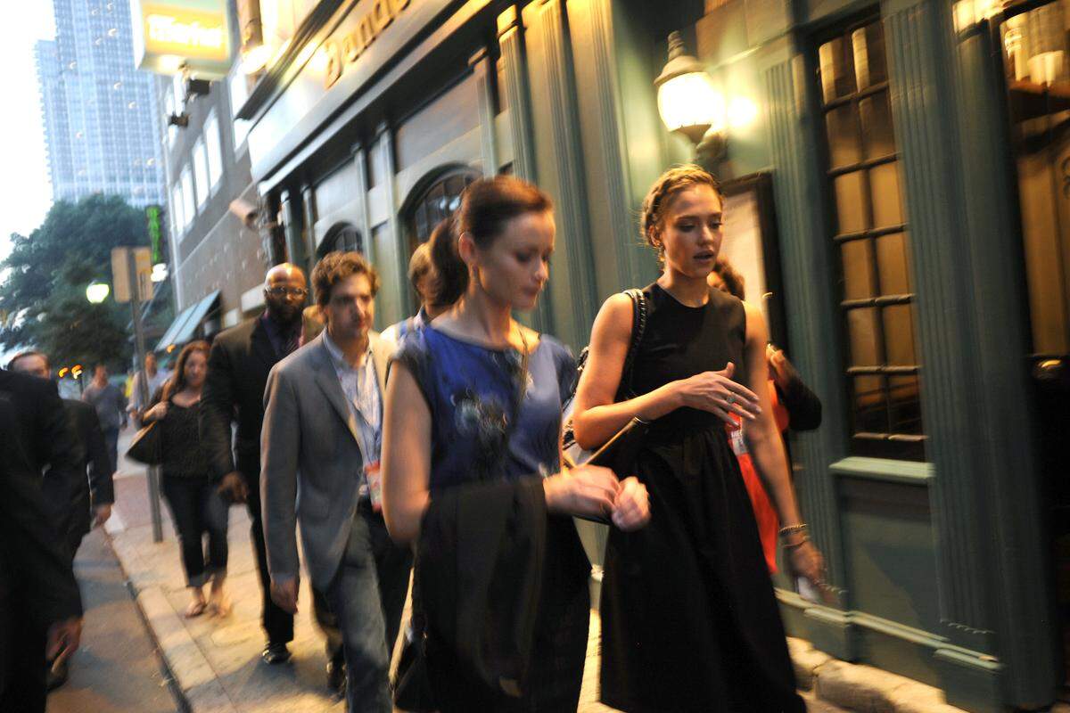 Alexis Bledel, left, and Jessica Alba head into 5Church in this 2012 file photo.