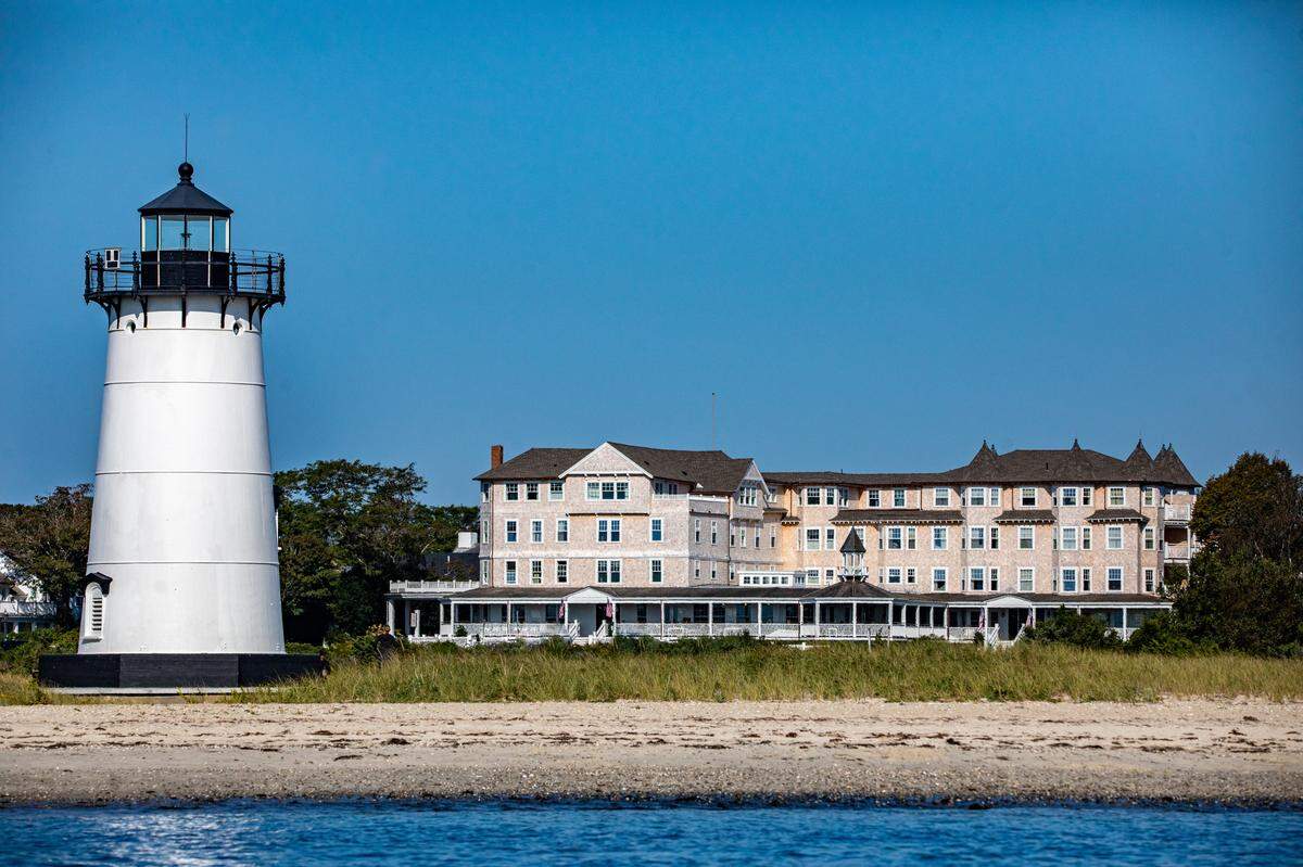 Harbor View Hotel blends a nostalgic feel with a summer house vibe in Martha’s Vineyard.