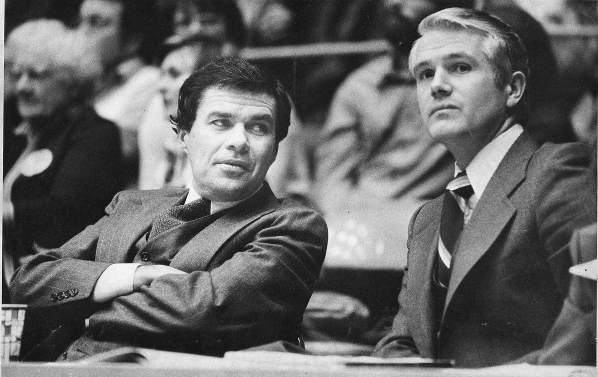 John Kilgo (left) and Charlotte 49ers head basketball coach Lee Rose in 1977. The 49ers made their lone appearance in the Final Four that season.
