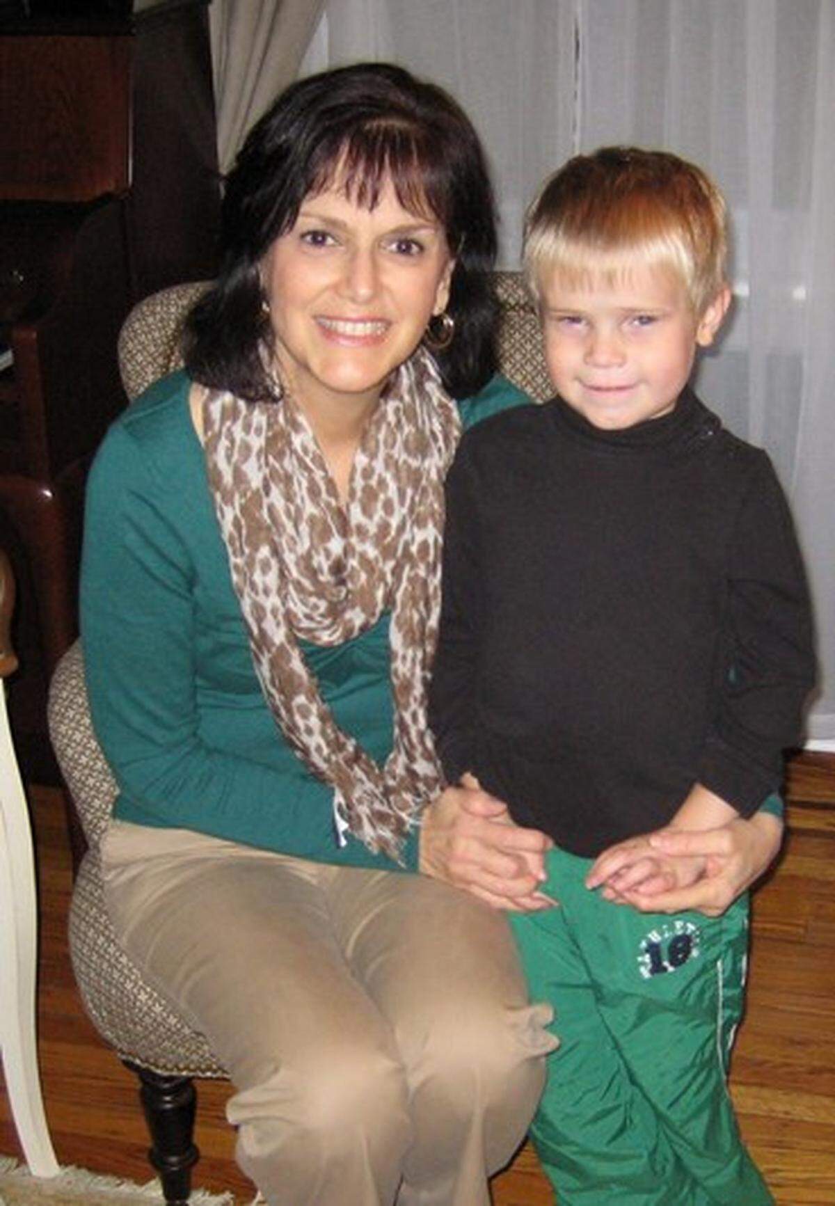 Gloria Rhule with her grandson, Bryant. (owlsports.com)