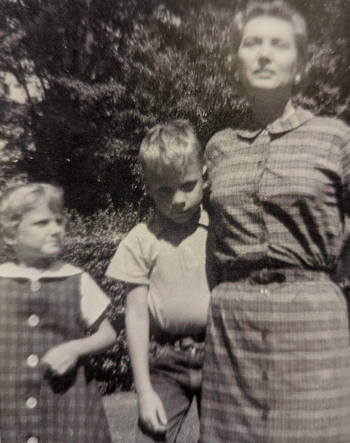 Rosemary Blanchard in the late 1960s with her two children, son George III and daughter Jane, who died in 2020.