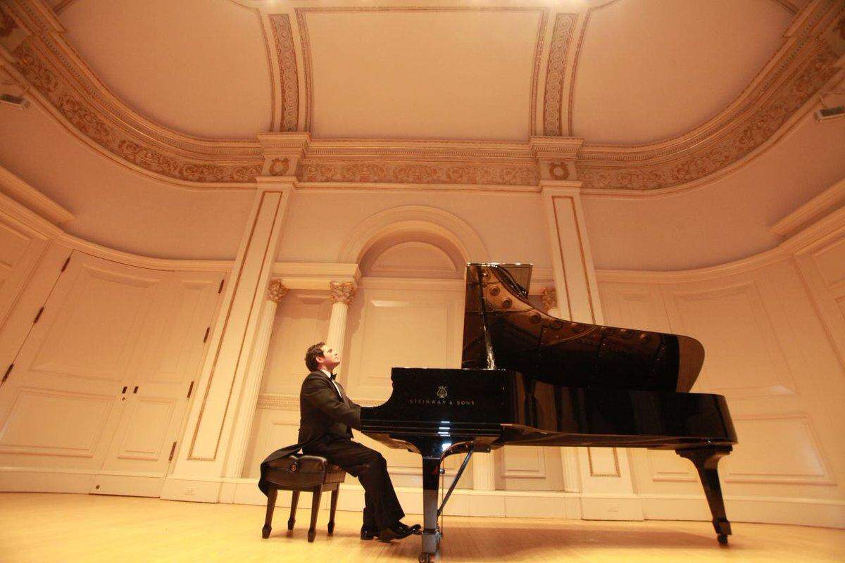 Malek Jandali performs in Carnegie Hall.