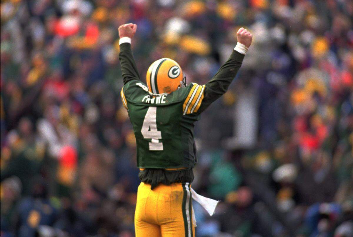 Green Bay quarterback Brett Favre raised his arms in exultation at Lambeau Field during the Packers’ 30-13 win over Carolina in the 1996 NFC Championship.