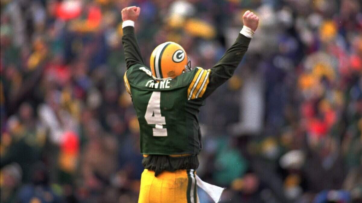 1/13/97 10B BOB LEVERONE/Staff Green Bay quarterback Brett Favre, the NFL’s most valuable player, raises his arms after the Packers’ second touchdown Sunday. “Jim McMahon told me before the season that he was in a Super Bowl in New Orleans when he was26. I’m 26 now,” Favre said during training camp. He’s 27 now and heading to New Orleans for the Super Bowl. (UNPUBLISHED NOTES:) (CHANDLER 1/12/97) Green Bay quarterback Brett Farve raises his hands in celebration after the Packers scored their second TD of the day. photo by bob leverone