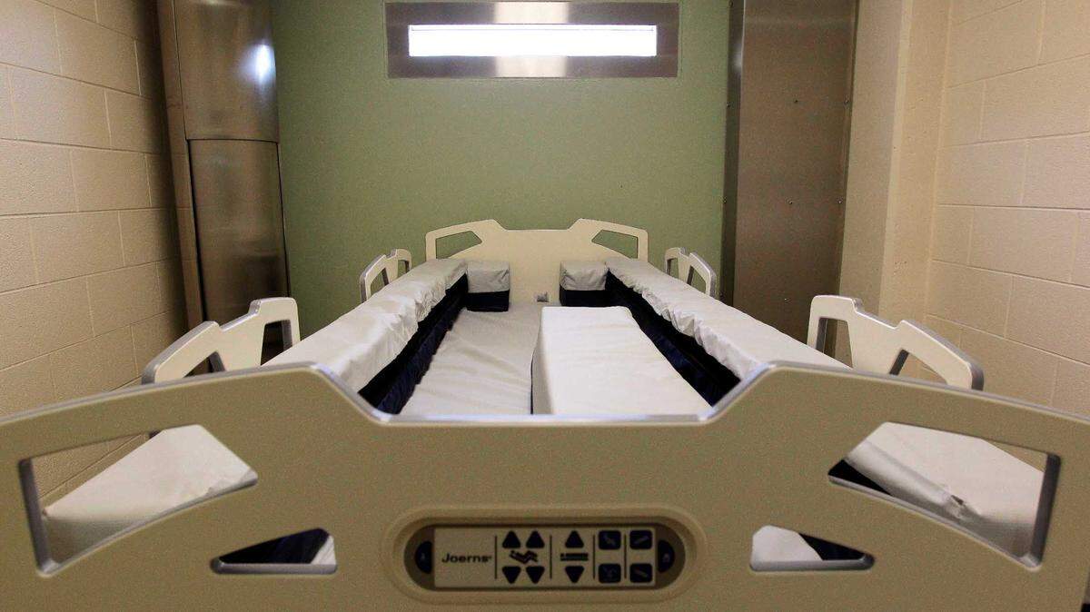 A veteran died after living in a nurses’ home. Now she is sentenced to 12 months in prison, and her employer has to pay the feds.
