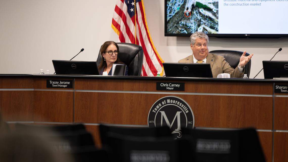 Defiant Mooresville mayor will not resign after no confidence vote by town board