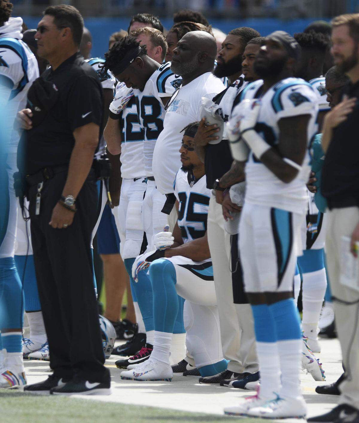Carolina Panthers safety Eric Reid (25) continued his protest against social injustice by kneeling during the national anthem prior to the team’s eventual 33-31 win over the New York Giants.