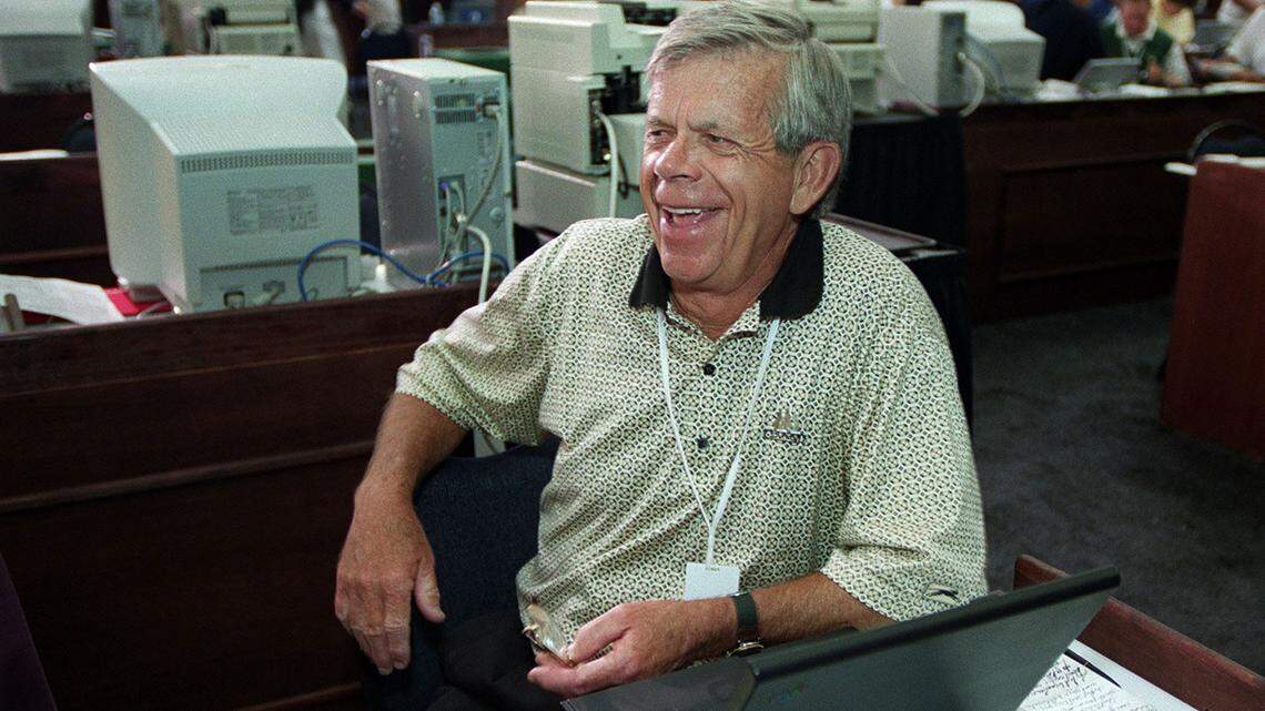 Charlotte Observer sports columnist Ron Green Sr. works in the media village at the 1999 U.S. Open in Pinehurst, N.C.