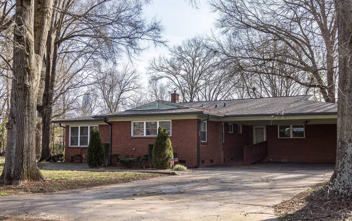 Mayor Vi Lyles’ McCrorey Heights house, before it was demolished in February 2023.