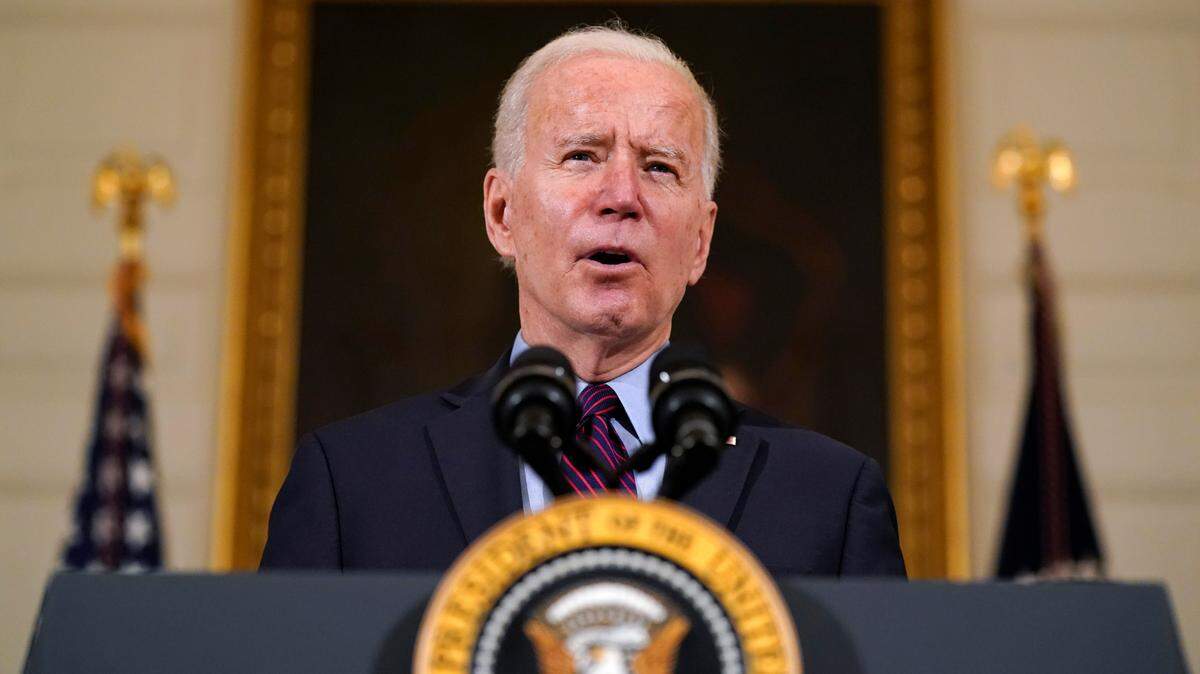 El presidente Joe Biden habla en el State Dining Room de la Casa Blanca, el viernes 5 de febrero de 2021.