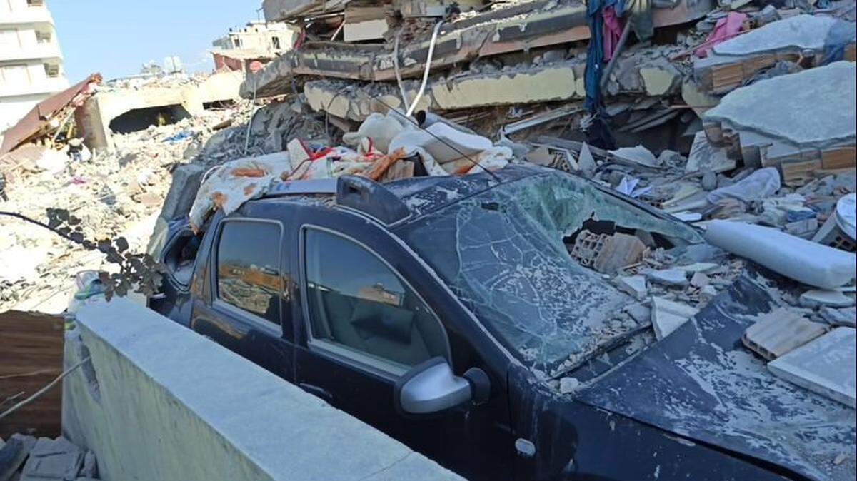 What was left of the car owned by Yener Ulus’s parents, Memet and Fatma, after the earthquake hit their hometown of Arsuz.
