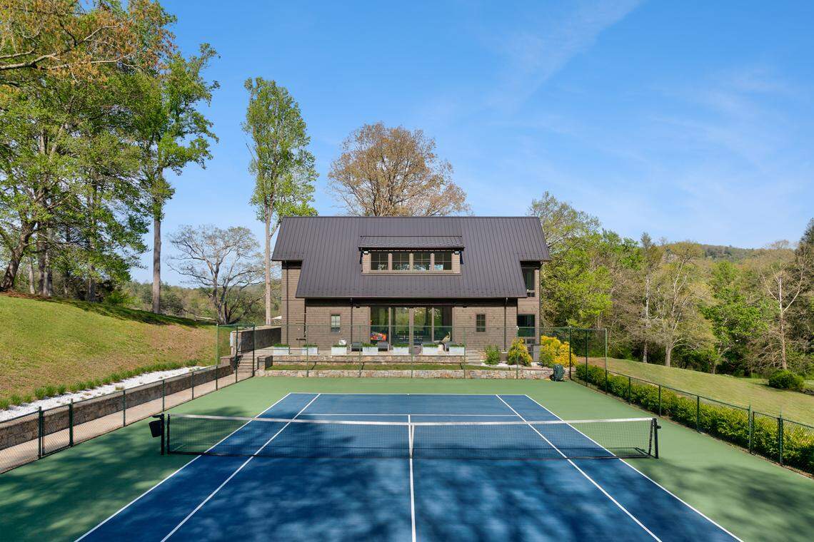 3903 Island Ford Rd. is just 10 minutes away from downtown Brevard and 30 minutes away from Asheville Regional Airport.