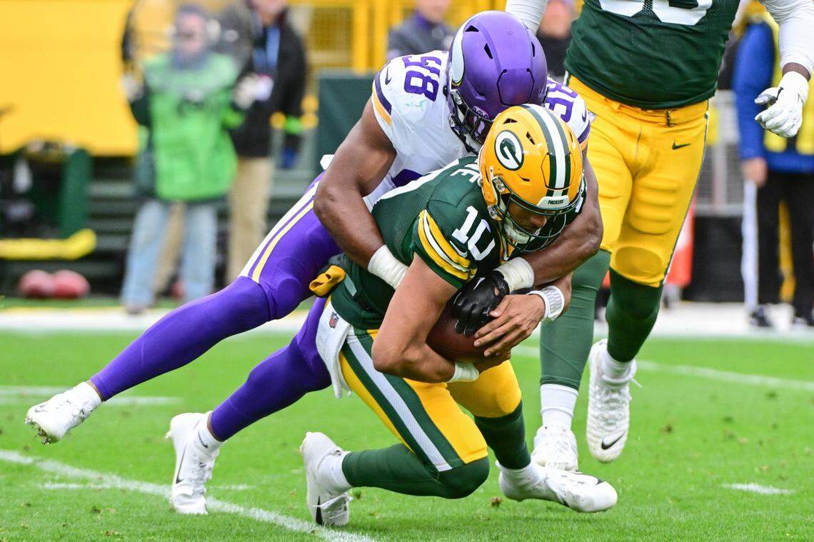 Oct 29, 2023; Green Bay, Wisconsin, USA; Minnesota Vikings linebacker D.J. Wonnum (98) sacks Green Bay Packers quarterback Jordan Love (10) in the first quarter at Lambeau Field. Mandatory Credit: Benny Sieu-USA TODAY Sports