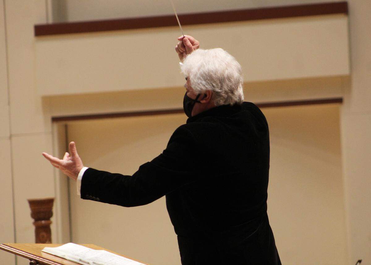Christopher Warren-Green, who is stepping down as the Charlotte Symphony’s music director this weekend, will be its conductor laureate and music adviser until a successor is named.