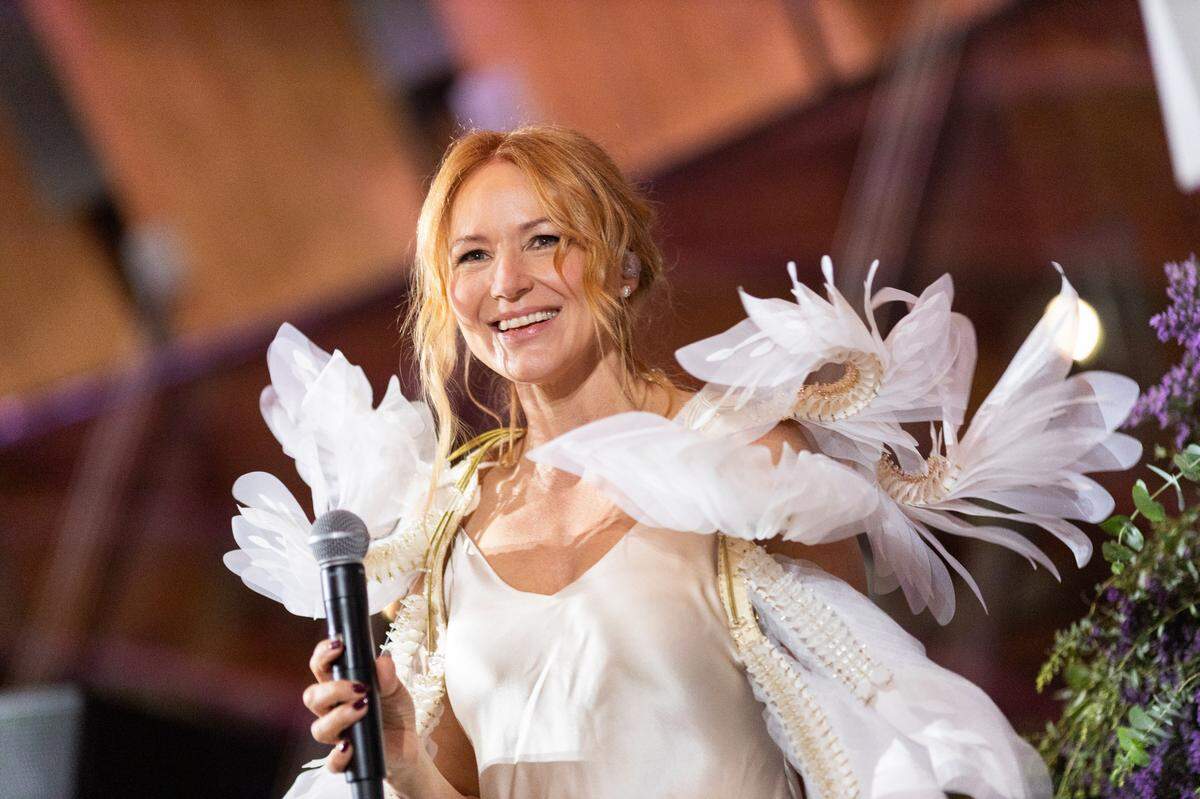 Four-time Grammy-winning singer-songwriter Jewel, fresh off a successful visual art foray, will perform in concert in North Carolina with Melissa Etheridge.