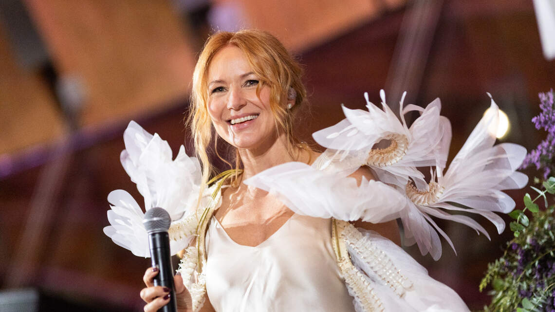 How is Jewel on tour but at the same time not mainly focused on music? She can explain.