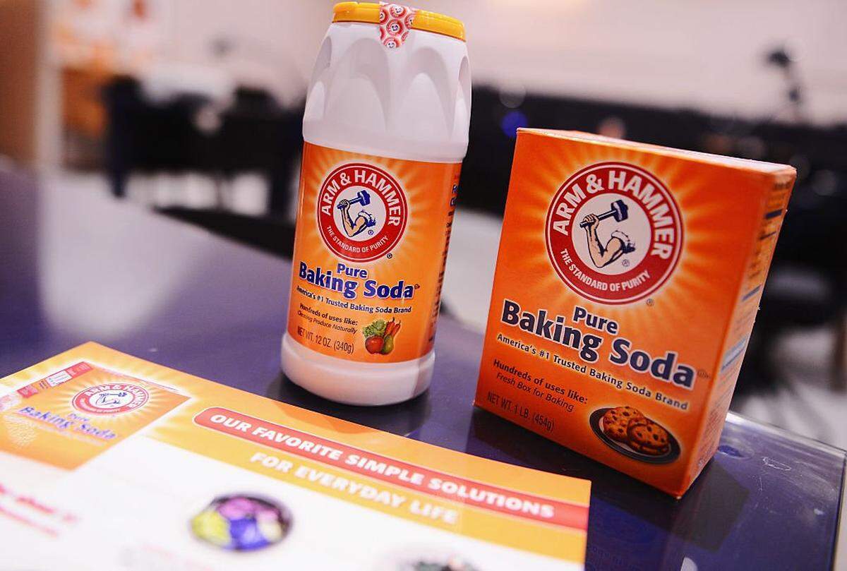 NEW YORK, NY - FEBRUARY 26: A general view of atmosphere at a special beauty tips and tricks sharing event hosted by Lo Bosworth and ARM & HAMMER Baking Soda at Paintbox Salon on February 26, 2015 in New York City. (Photo by Stephen Lovekin/Getty Images for ARM & HAMMER)