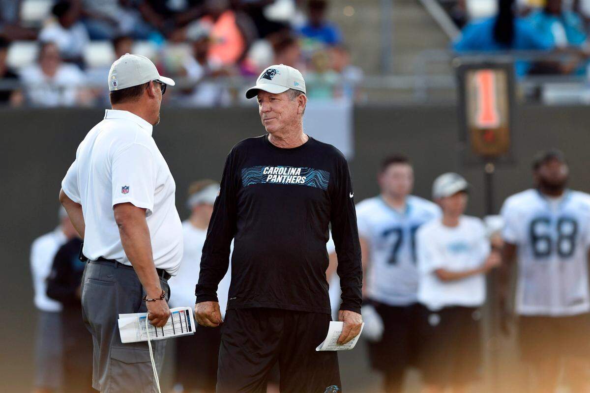 Carolina Panthers offensive coordinator Norv Turner (right) is notorious for “always being a play-call ahead,” according to head coach Ron Rivera.