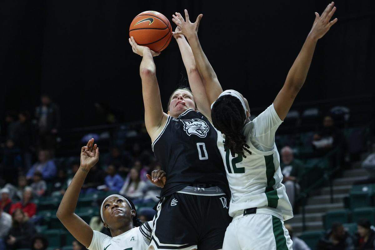 Davidson’s Suzi-Rose Deegan (0) shoots a jumper against UNC-Charlotte’s Imani Smith (12) during the game at Halton Arena on Thursday, December 21, 2023.