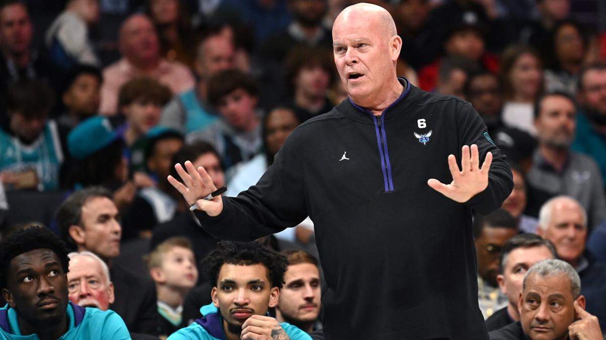 Charlotte Hornets head coach Steve Clifford disputes an official’s call during first half action against the Memphis Grizzlies on Wednesday, January 4, 2023 at Spectrum Center in Charlotte, NC.
