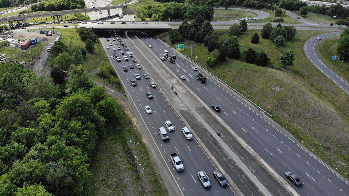 Traffic slowly proceeds along I-485 near the Johnston Road interchange on Thursday, May 6, 202. The $300 million toll road project will add an express toll lane in each direction from Interstate 77 to U.S. 74 and a general-purpose free lane from the often-bottlenecked stretch from Rea Road to Providence Road, The Charlotte Observer previously reported.