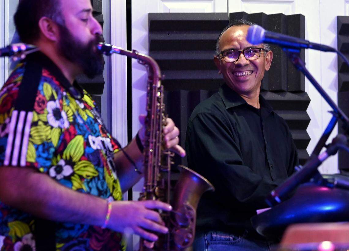 UltimaNota keyboardist Franklin Pire, right, and saxophonist Oscar Huerta at a recent rehesrsal. UltimaNota formed in 2009, with members from Venezuela, Mexico, El Salvador and the Dominican Republic.