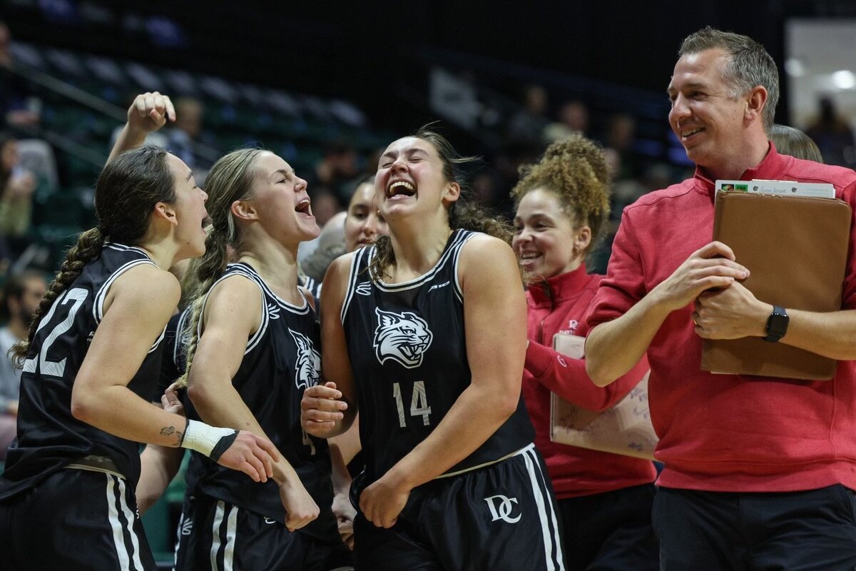 Davidson’s bench celebrate the performance of Maddie Plank (14) during the game against UNC-Charlotte at Halton Arena on Thursday, December 21, 2023. Davidson’s victory is their ninth win in a row and the best start to a season in the program’s history.
