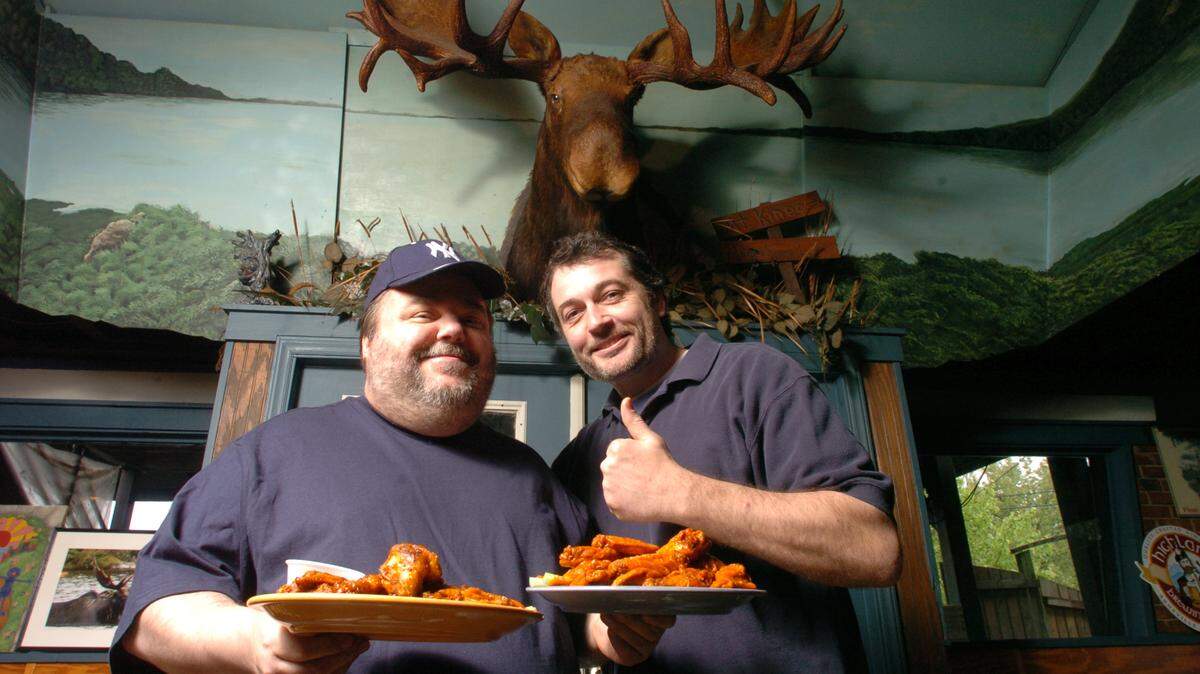 Moosehead Grill, owned by Donnie Anderson and Chris Neilsen, is a favorite with a couple of chefs for Uncle Donnie’s Famous Blackened Wings.