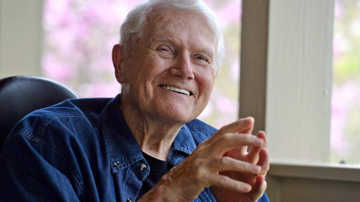 Lee Rose led the Charlotte 49ers to the Final Four in 1977. Rose resides in south Charlotte with his wife, Eleanor.