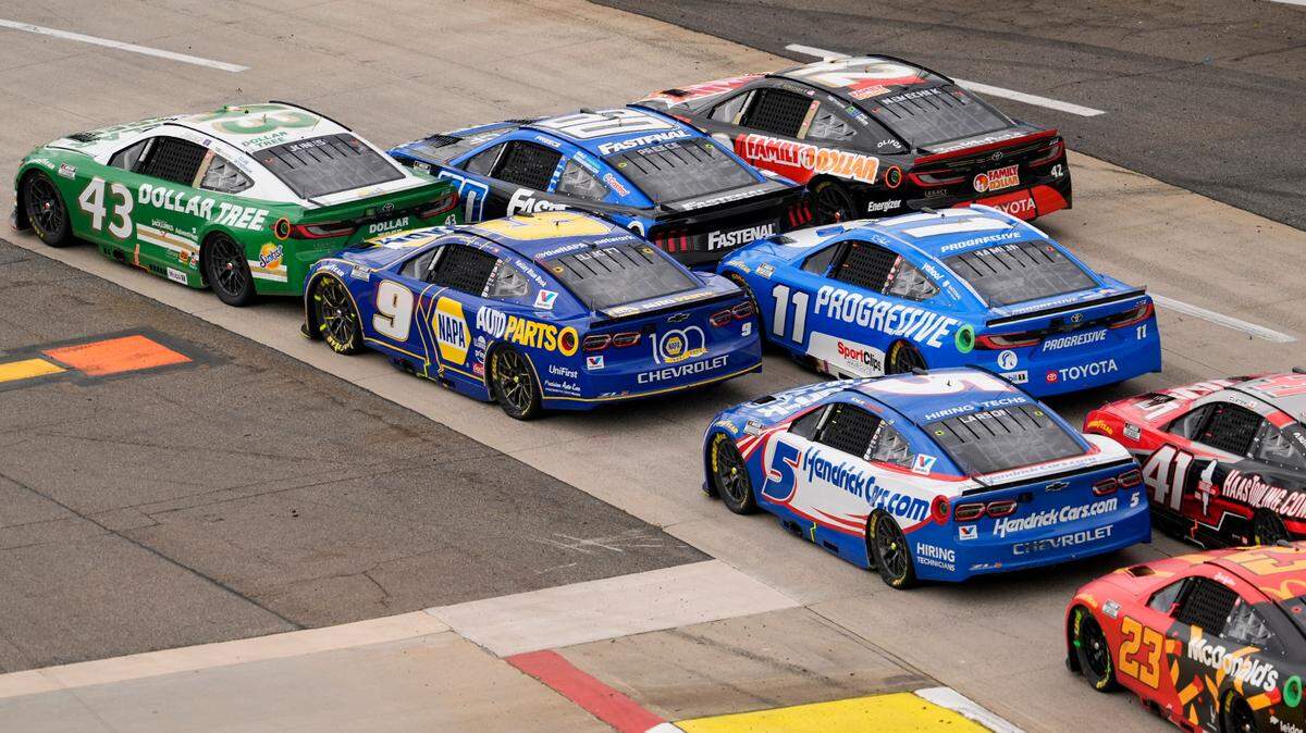 Mar 30, 2025; Martinsville, Virginia, USA; NASCAR Cup Series driver Denny Hamlin (11) in the middle of the pack on a restart during the Cook Out 400 at Martinsville Speedway.