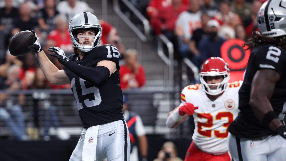 Carolina Panthers reach free-agent deal with QB Kenny Pickett