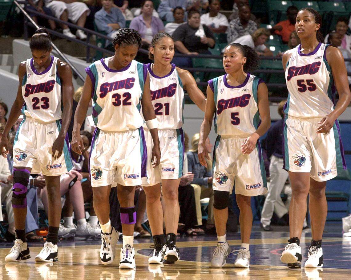 8/13/02 Charlotte’s Allison Feaster (21, center) is the highest scorer at 20 points against Washington Tuesday evening at the Charlotte Coliseum. NORMAN NG-STAFF