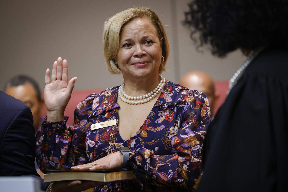Charlotte Mayor Vi Lyles is sworn in at the Charlotte-Mecklenburg Government Center in Charlotte, N.C., Tuesday, Sept. 6, 2022.