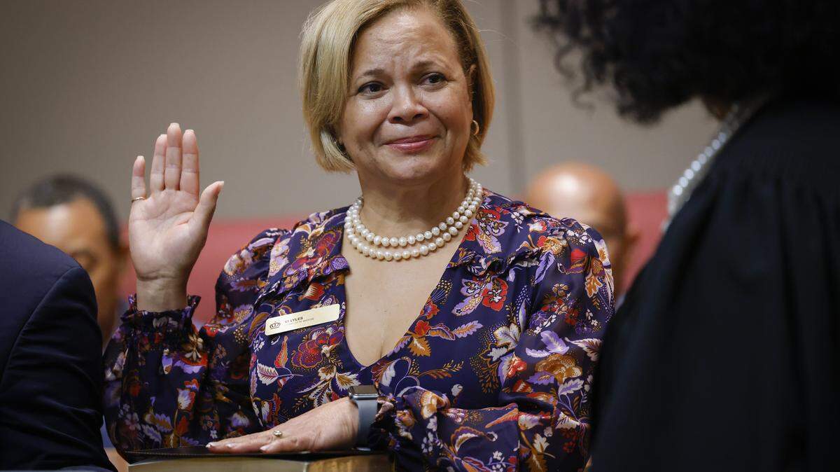 Charlotte City Council members are split on who should get interim mayor’s job
