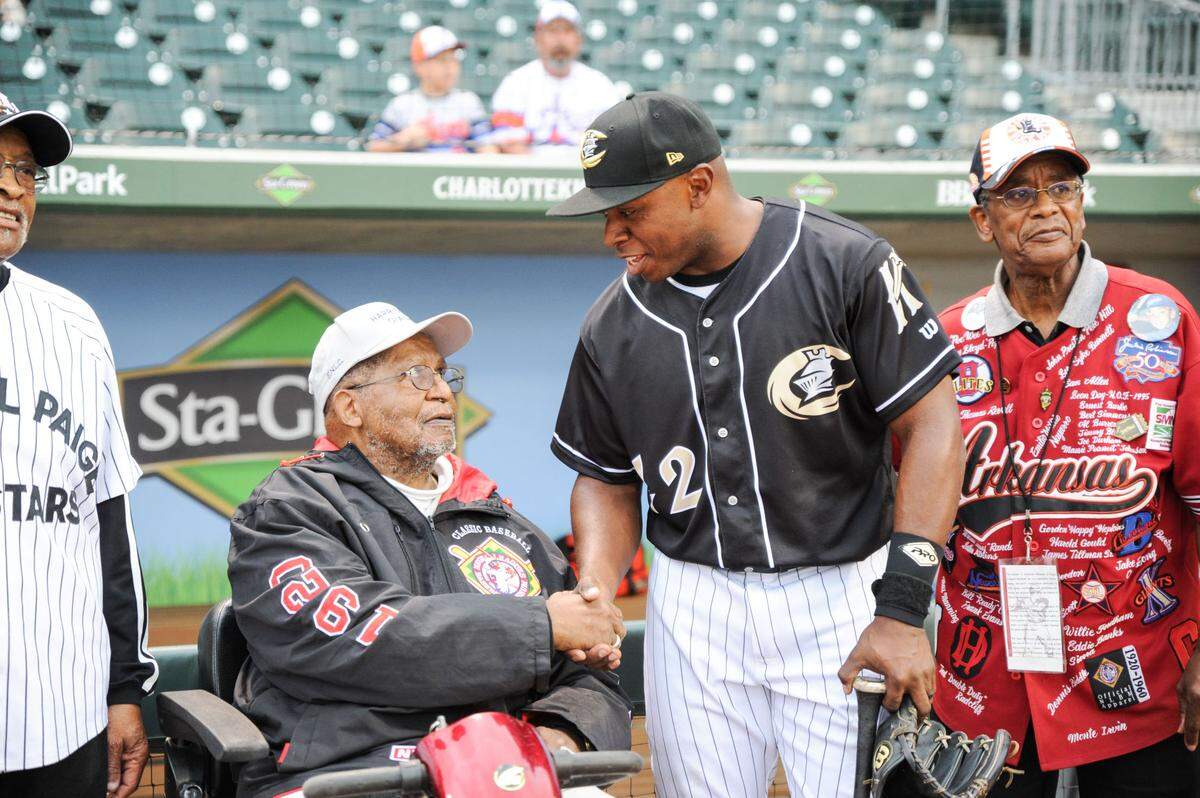 Eddie ‘G.G.’ Burton with former Knights player Jason Bourgeois.