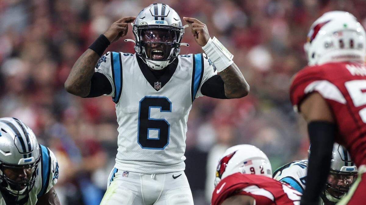 Carolina Panthers P.J. Walker, gestures to teammates before a play against the Arizona Cardinals at the State Farm Stadium in Glendale AZ, on Sunday, November 14, 2021.