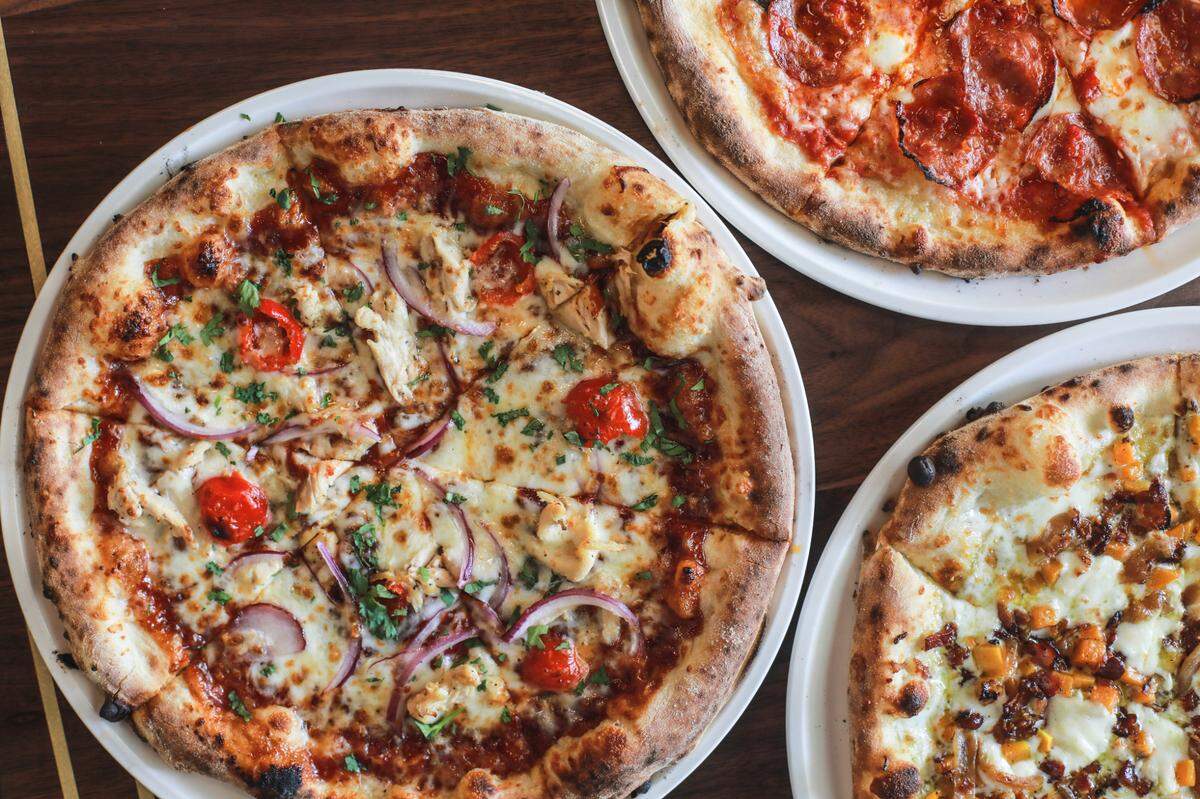 BAR ONE Lounge serves 800° Woodfired Kitchen’s full menus for lunch and dinner, which includes a slate of 10 pizzas — or you can create your own.