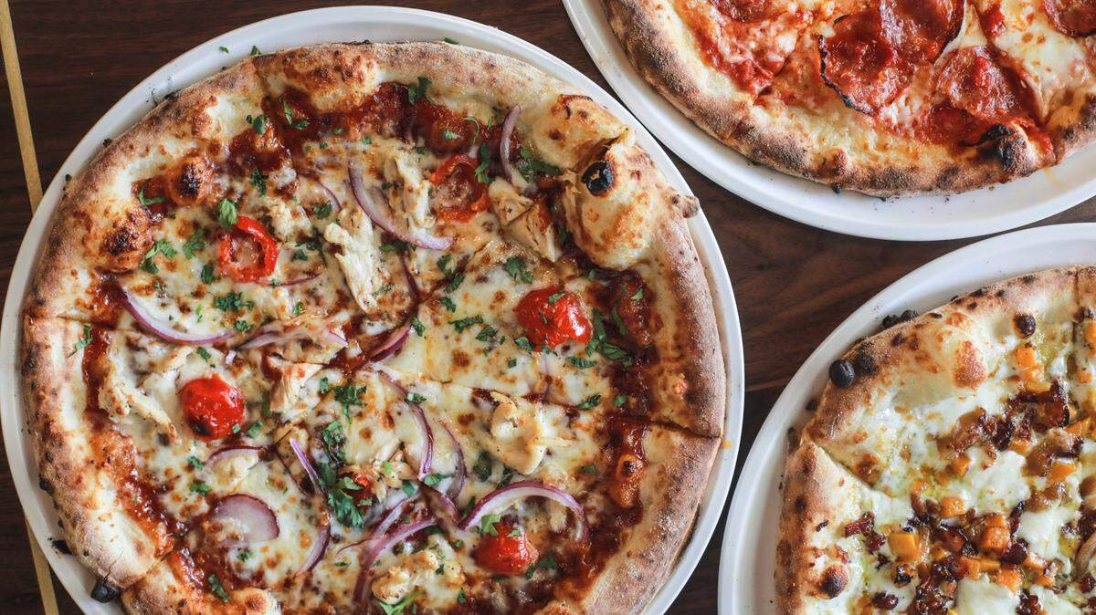 Bar One Lounge serves 800° Woodfired Kitchen’s full menus for lunch and dinner, which includes a slate of 10 pizzas — or you can create your own.