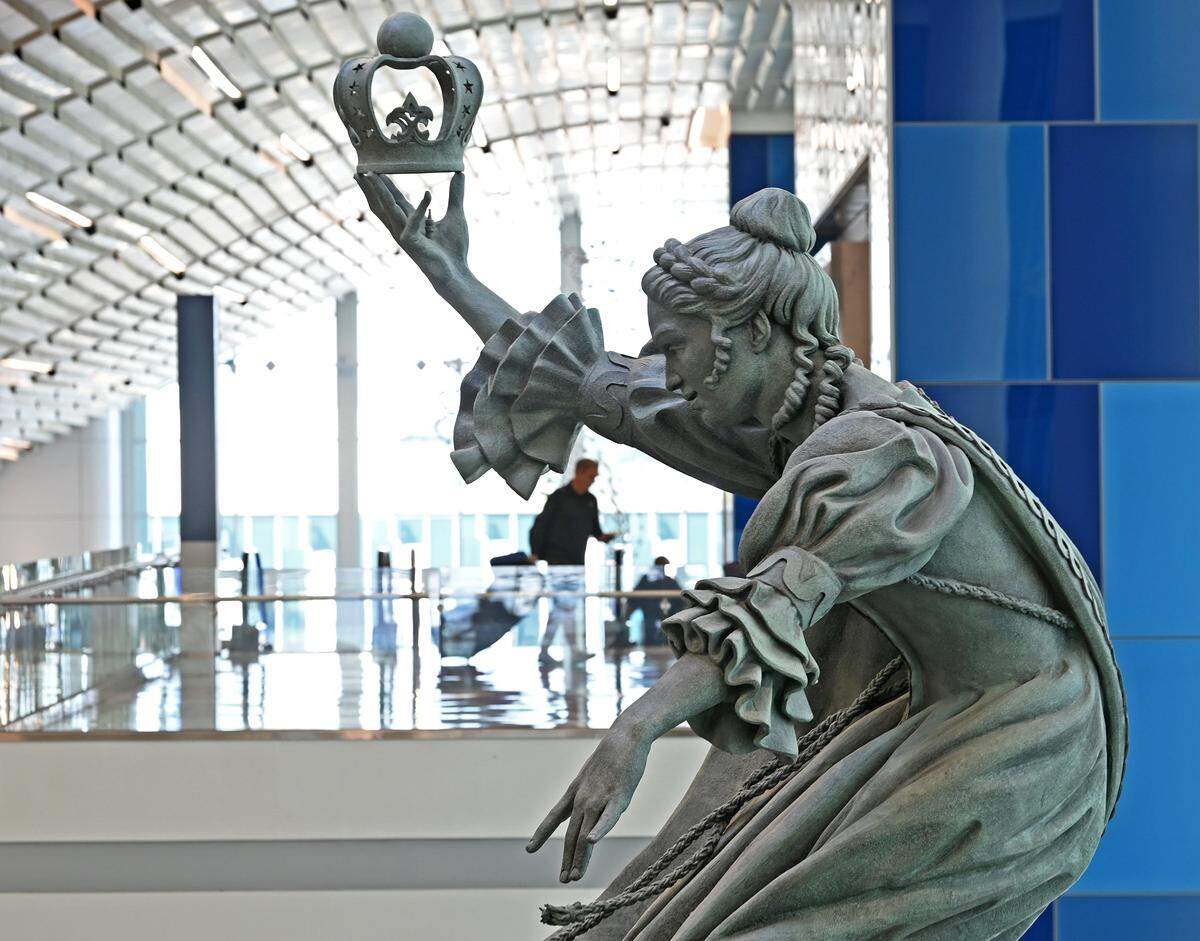 Charlotte Douglas International Airport celebrated another milestone in its Destination CLT program on Wednesday. This five-year project has transformed the terminal lobby, increasing the available space by 175,000 square feet and renovating another 191,000 square feet. In 2024, the airport welcomed an impressive 58.8 million travelers, with 18 million utilizing the terminal lobby for arrivals and departures.