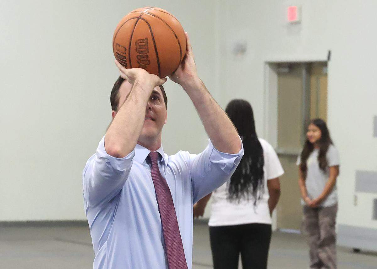 North Carolina Attorney General Jeff Jackson lined up a shot during a physical activities class at Dream Center Academy in Gastonia, NC. Tuesday 22, 2025. He toured the facility, met with students and staff, and highlighted the significance of the over $165 million in federal education funding at stake in his ongoing lawsuit against the Department of Education. This funding supports Dream Center and other similar programs.