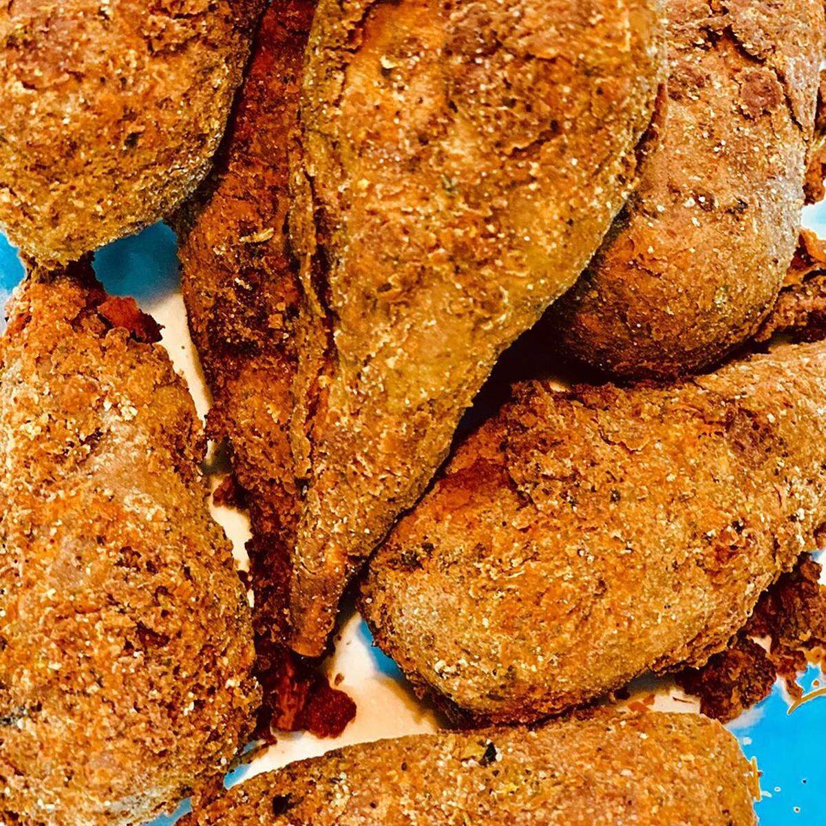Fried chic’n drumsticks.