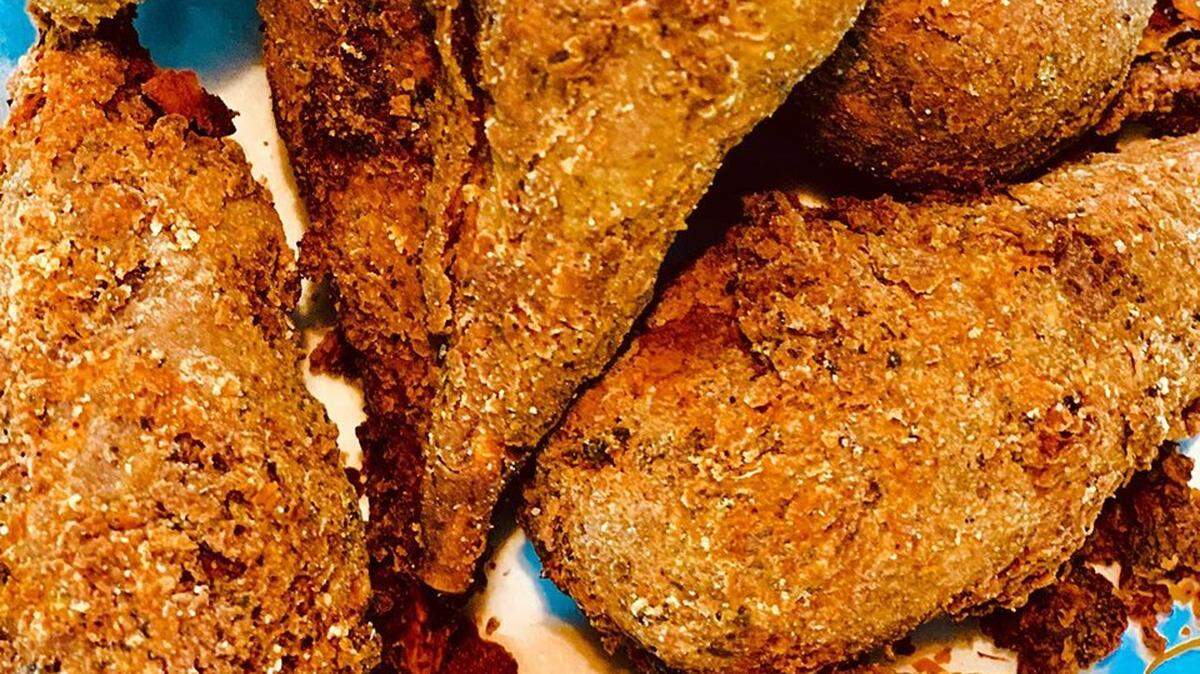 Fried chic’n drumsticks.