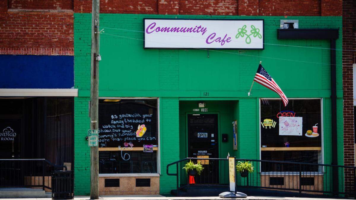 Recovery Connections’ leaders, Phillip and Jennifer Warren, used the food stamps from clients to stock their own kitchen and purchase groceries for the program’s restaurant, Reveal found.