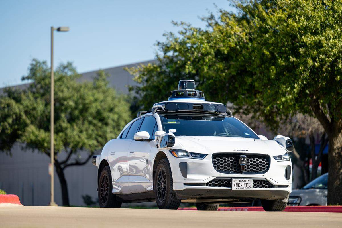 AUSTIN, TEXAS - JANUARY 15: A Waymo vehicle exits a charging lot on January 15, 2026 in Austin, Texas. Waymo is now servicing 140 square miles of Austin. The expansion comes amid ongoing competition between Tesla Robotaxis. (Photo by Brandon Bell/Getty Images)
