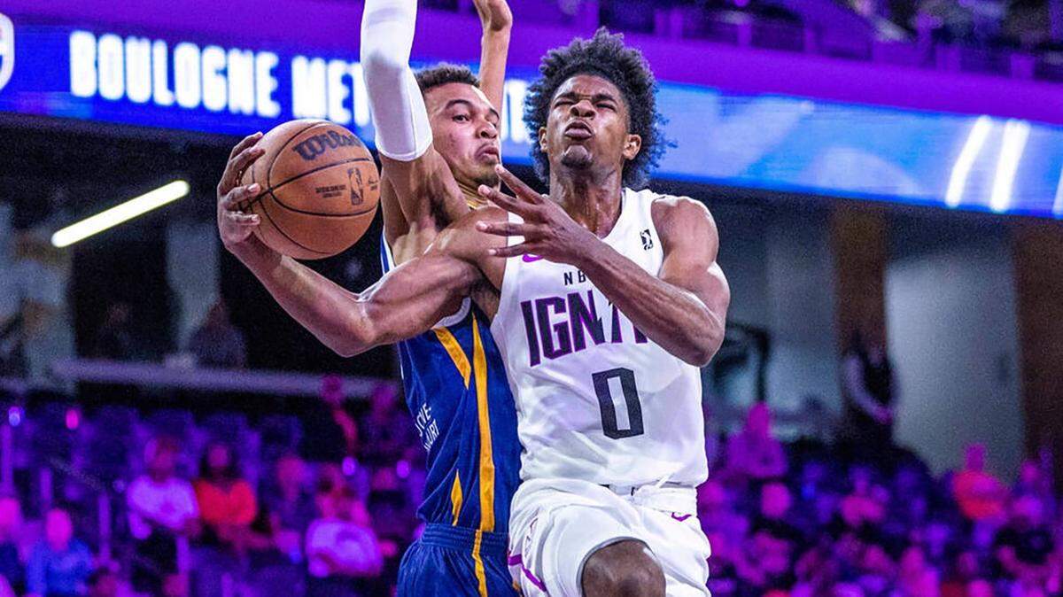 NBA G League Ignite guard Scoot Henderson (0) gets inside of Metropolitans 92 center Victor Wembanyama (1) for a shot at Dollar Loan Center on Oct. 4, 2022, in Henderson, Nevada. (L.E. Baskow/Las Vegas Review-Journal/TNS)