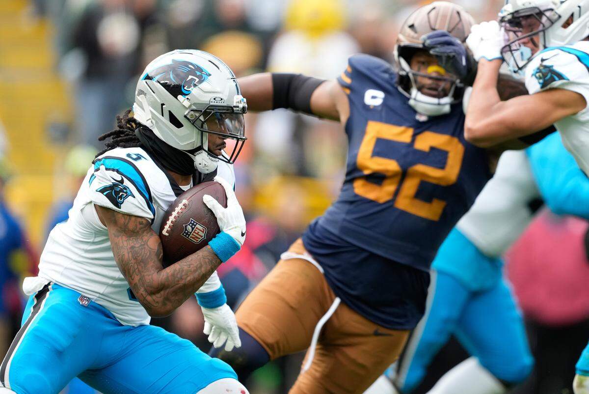 Carolina’s Rico Dowdle runs the ball in Sunday’s second quarter against the Green Bay Packers at Lambeau Field.