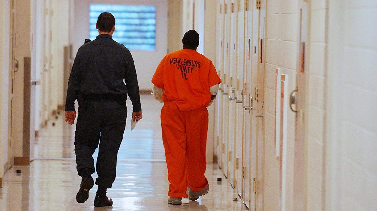 An inmate has died at the Mecklenburg County Detention Center in uptown Charlotte. CHRISTOPHER A. RECORD - STAFF PHOTO