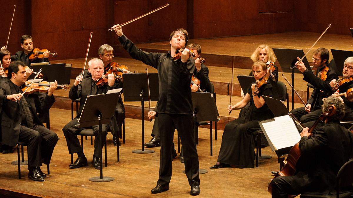 Violinist Joshua Bell comes to Charlotte Friday night to kick off Charlotte Symphony’s new season with Brahms’ violin concerto during the symphony’s gala opening night.